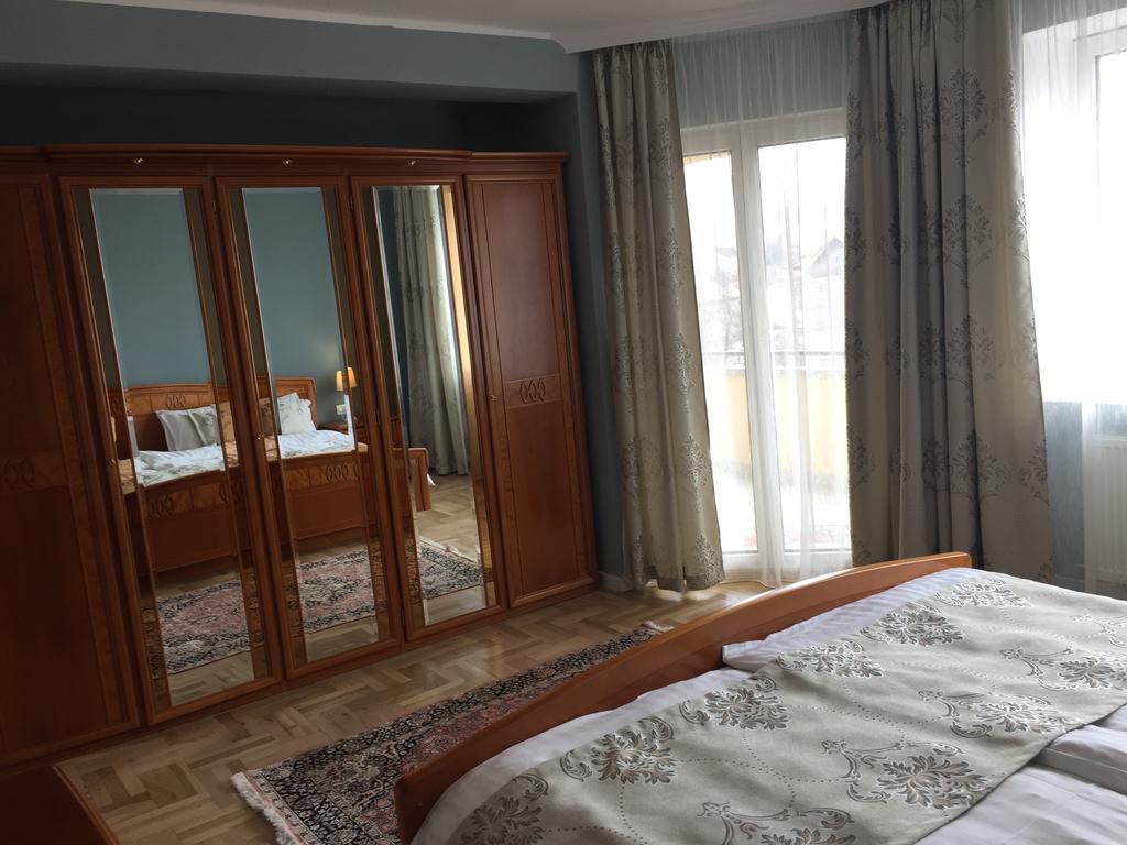 Kiem Premium Apartments Brasov Luaran gambar